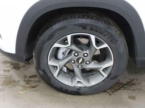Used 2025 Chevrolet Trax LT image 45