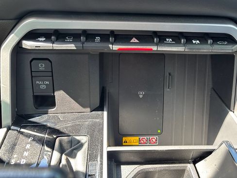 Used 2025 Toyota Tundra Platinum AWD/4WD image 30