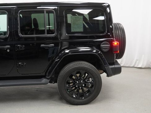 Certified 2021 Jeep Wrangler Unlimited Sahara w/ Cold Weather Group image 17