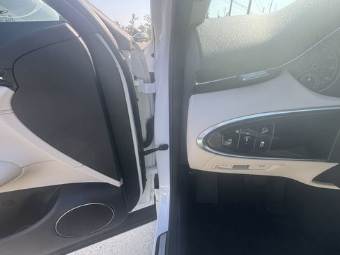 Used 2024 Genesis GV70 2.5T AWD/4WD image 13