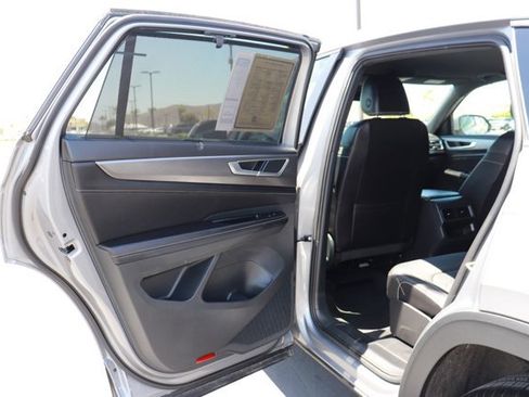 Used 2025 Volkswagen Atlas Cross Sport SE FWD image 12