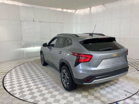 Used 2025 Chevrolet Trax LT FWD image 23