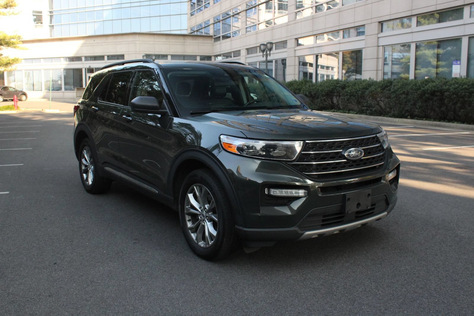 Used 2023 Ford Explorer XLT w/ Equipment Group 202A AWD/4WD image 1