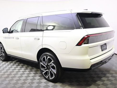 New 2026 Lincoln Navigator Reserve AWD/4WD image 3