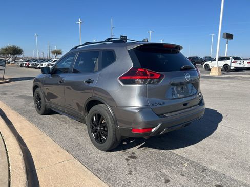 Used 2018 Nissan Rogue SV w/ Premium Package image 7