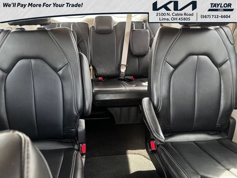 Used 2023 Chrysler Voyager LX FWD image 14