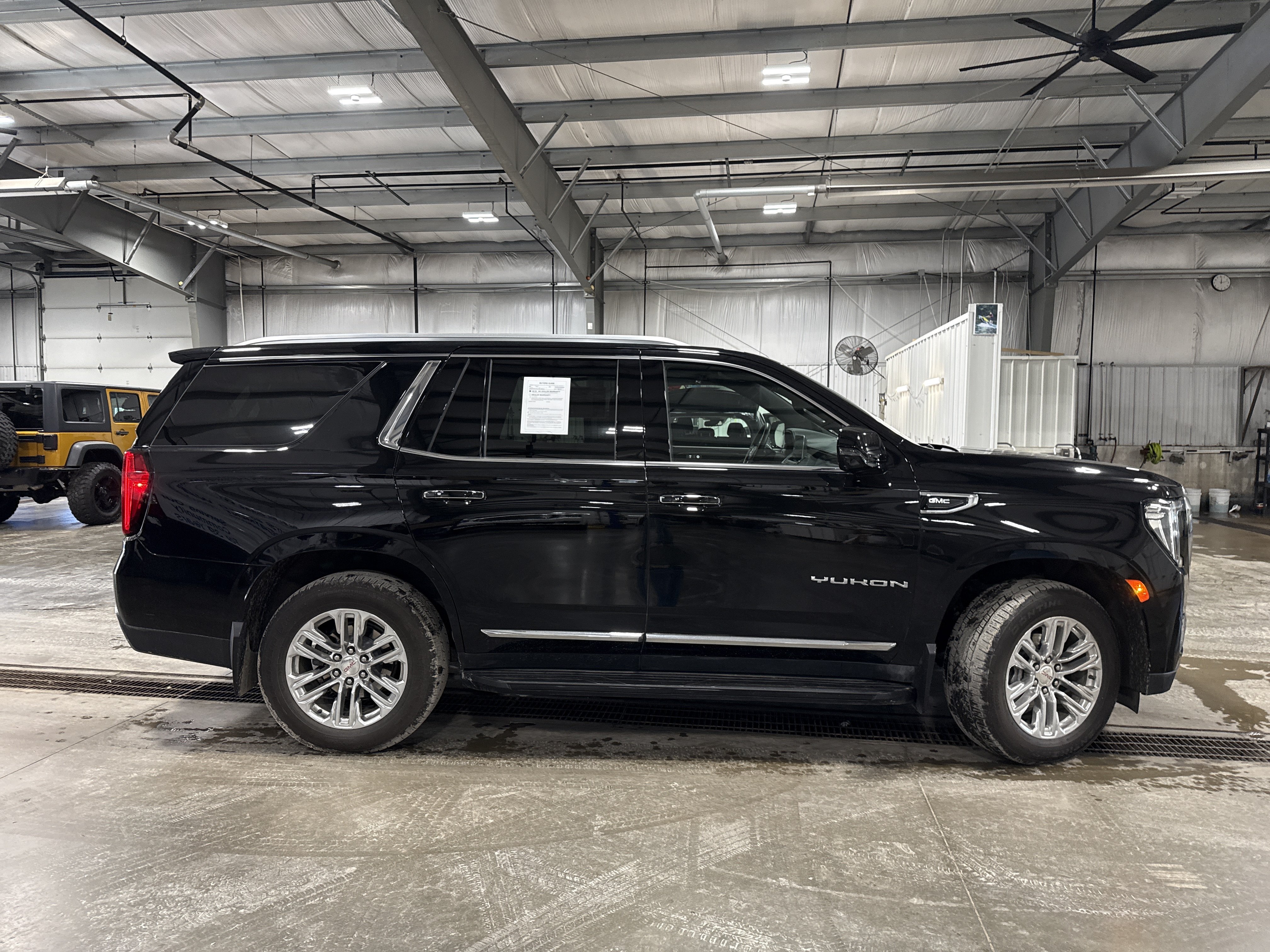 Used 2021 GMC Yukon SLT w/ SLT Premium Package AWD/4WD image 2