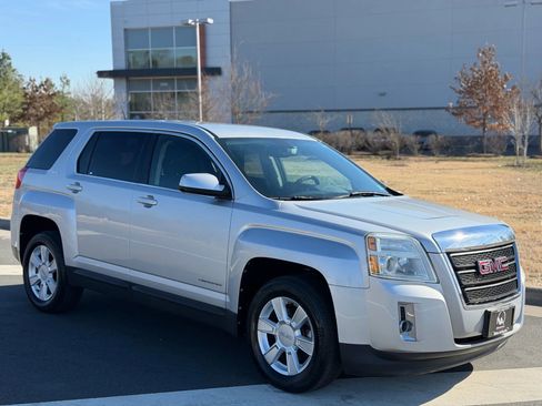Used 2011 GMC Terrain SLE image 2