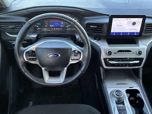 Used 2022 Ford Explorer XLT RWD image 13
