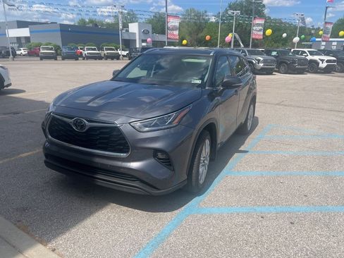 Used 2023 Toyota Highlander Limited image 8