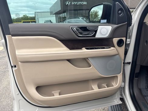Used 2023 Lincoln Navigator L Reserve AWD/4WD image 14