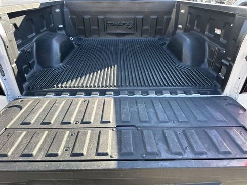 Used 2025 GMC Sierra 1500 SLT image 25