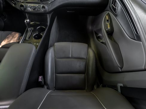 Used 2018 Chevrolet Impala Premier FWD image 56