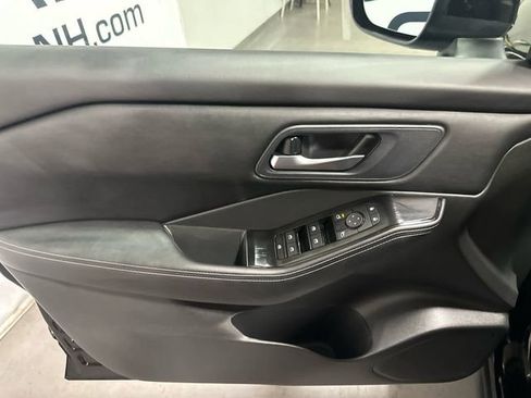 Certified 2024 Nissan Rogue SV image 8