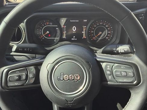 Used 2025 Jeep Gladiator Mojave AWD/4WD image 12