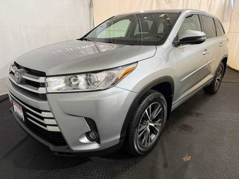 Used 2018 Toyota Highlander LE image 6