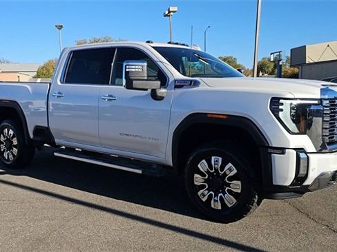 Used 2025 GMC Sierra 2500 Denali image 2