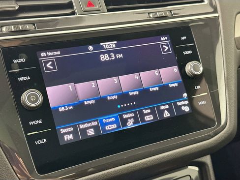 Certified 2022 Volkswagen Tiguan SE R-Line image 13