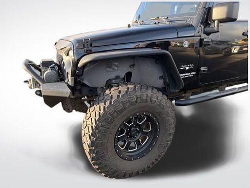 Used 2017 Jeep Wrangler Unlimited Sahara w/ Max Tow Package image 9