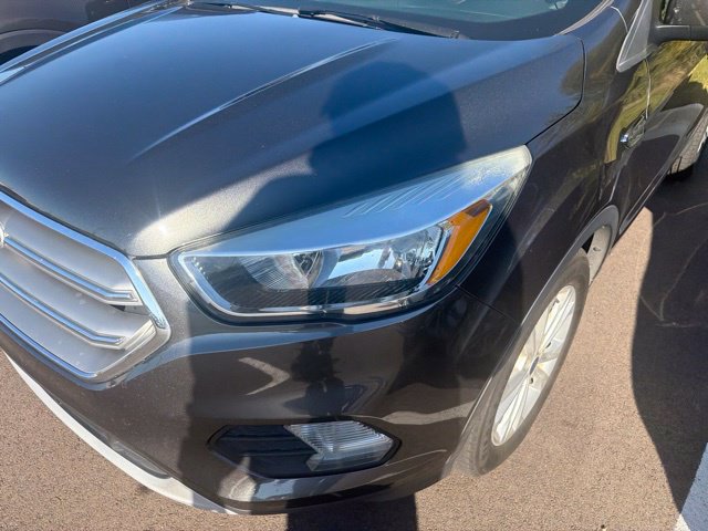 Used 2017 Ford Escape SE FWD image 2