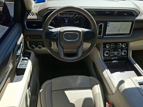 Used 2021 GMC Yukon Denali w/ Denali Premium Package AWD/4WD image 11