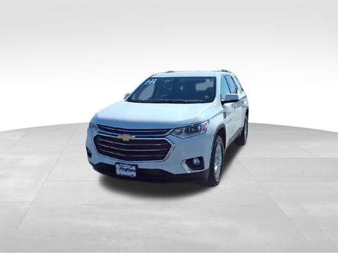 Certified 2021 Chevrolet Traverse LT image 3