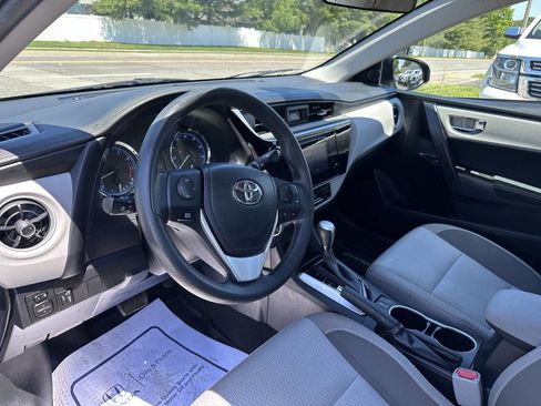Used 2017 Toyota Corolla LE FWD image 18