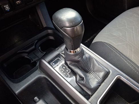 Used 2022 Toyota Tacoma TRD Sport image 13