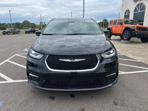 New 2026 Chrysler Pacifica Select FWD image 3