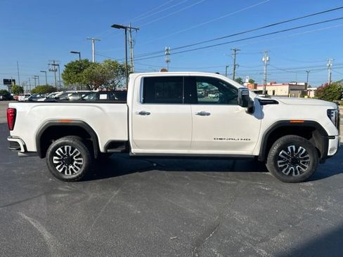 Used 2025 GMC Sierra 2500 Denali Ultimate AWD/4WD image 5