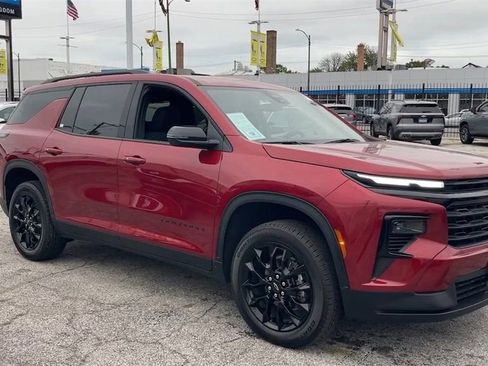 New 2025 Chevrolet Traverse LT w/ Midnight/Sport Edition FWD image 3