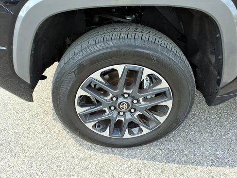 Used 2025 Toyota Tundra Limited AWD/4WD image 11
