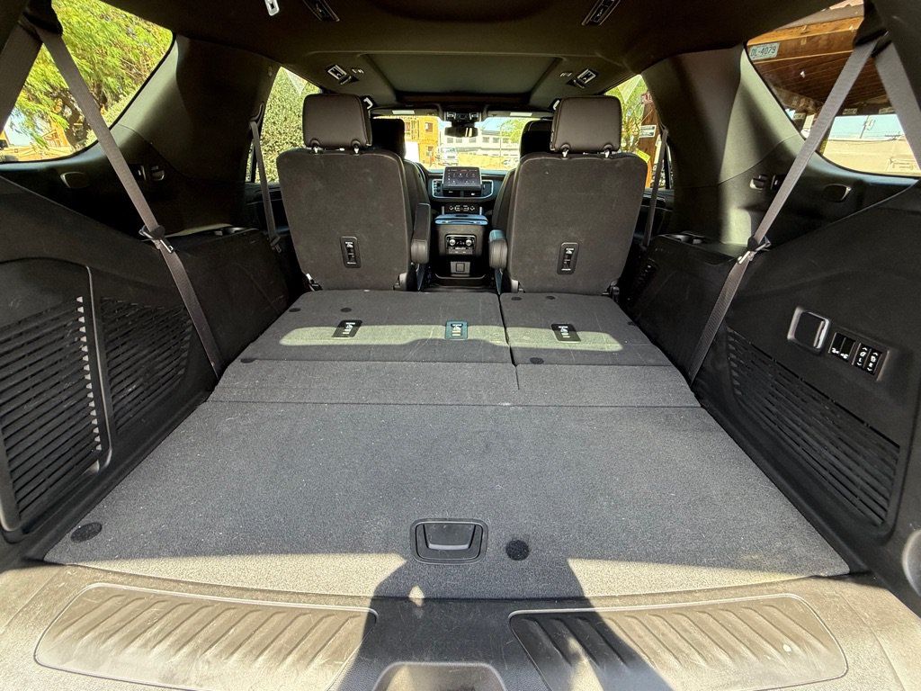 Used 2023 GMC Yukon SLT w/ SLT Premium Package AWD/4WD image 31