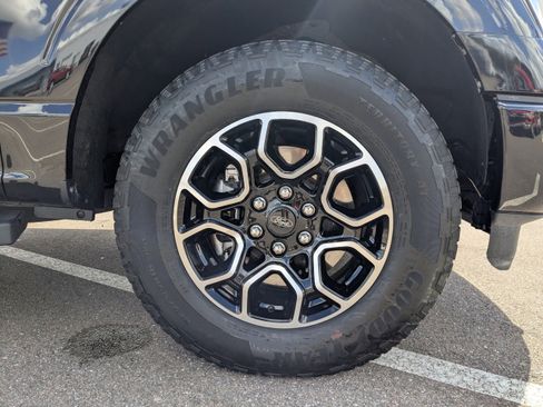 Used 2023 Ford F150 Lariat image 10