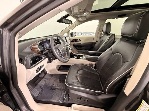 Used 2023 Chrysler Pacifica Limited FWD image 24