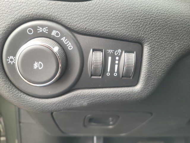 Used 2021 Jeep Cherokee Trailhawk w/ Trailer Tow Group AWD/4WD image 12