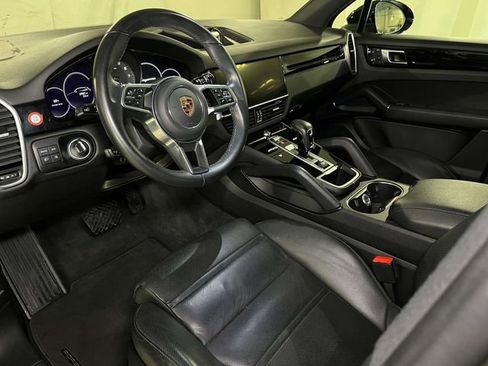 Used 2023 Porsche Cayenne w/ Premium Package AWD/4WD image 16