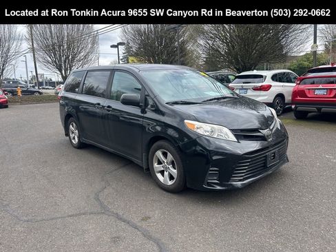 Used 2019 Toyota Sienna L w/ Carpet Mat Package image 1