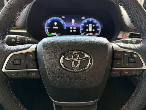 Certified 2025 Toyota Sienna XSE image 31