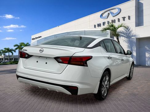 Used 2023 Nissan Altima 2.5 S FWD image 7