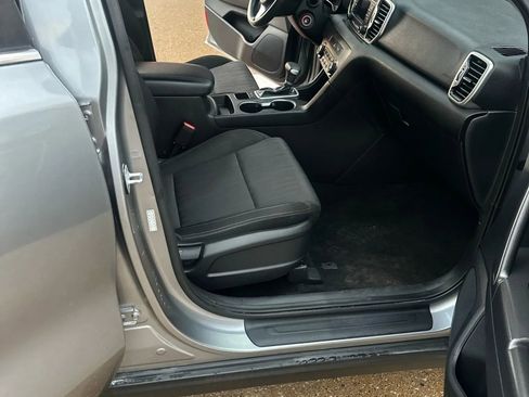 Used 2019 Kia Sportage LX image 11