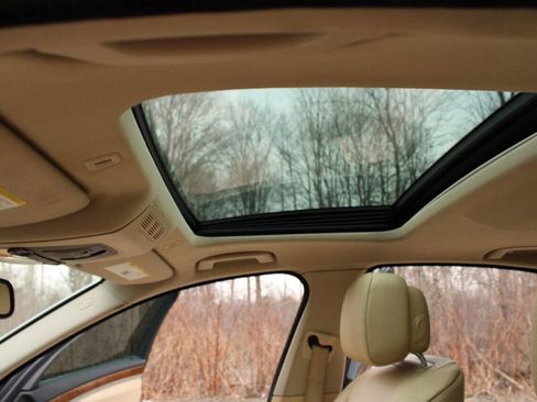 Used 2011 BMW 535i xDrive Sedan image 29