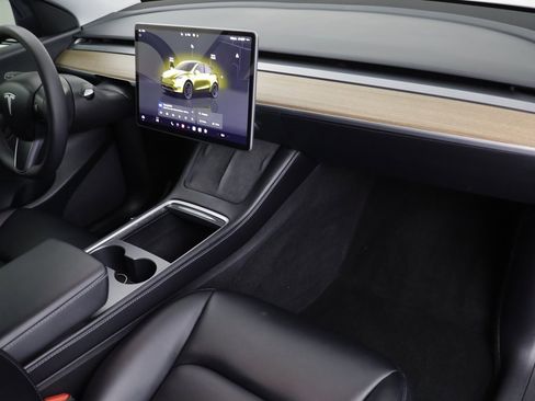 Used 2022 Tesla Model Y Performance image 19