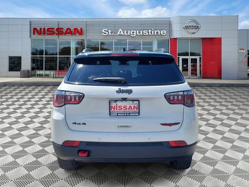 Used 2025 Jeep Compass Trailhawk AWD/4WD image 3