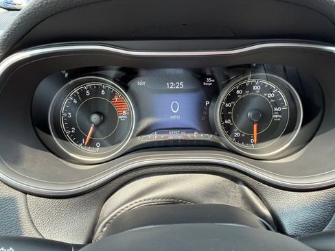 Used 2022 Jeep Cherokee Limited AWD/4WD image 17