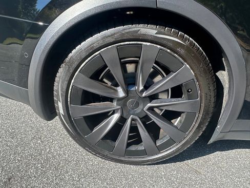 Used 2022 Tesla Model X image 23