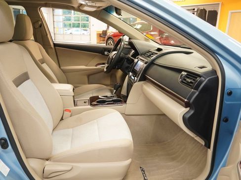 Used 2012 Toyota Camry XLE FWD image 34