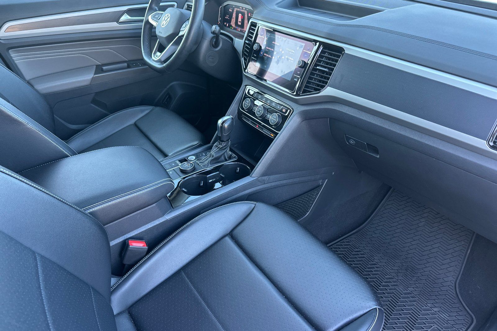 Used 2022 Volkswagen Atlas SEL R-Line AWD/4WD image 19