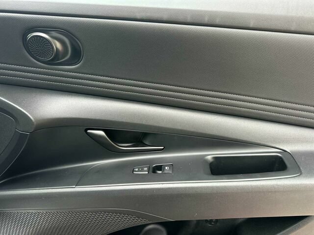 Used 2025 Hyundai Elantra SEL FWD image 20