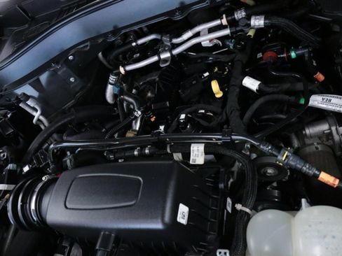 Used 2021 Ford Explorer XLT w/ Equipment Group 202A RWD image 8